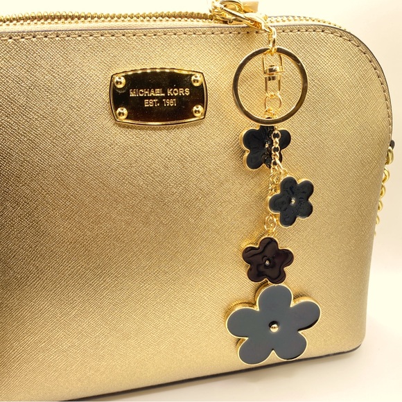 🖤🤍💜🩷Designer-Inspired Dual-Sided Enamel Flowers Keychain Purse/Bag Charm Elegent - Picture 1 of 17